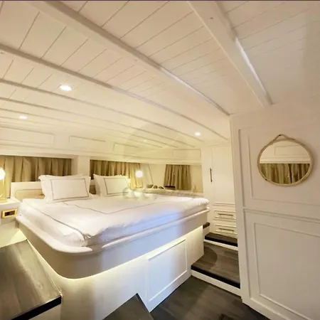 Botel Liberte 11 *